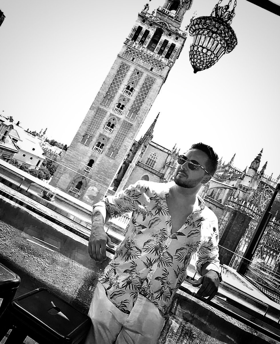 Joaquin_Sangar's tweet photo. ¡Buenas noches familia 😘! @emecatedral
#emexperience #emecatedralhotel #sevilla #seville #influencers https://t.co/2aWU6lE3Ej