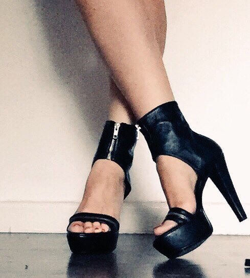 FinDomIrina's tweet photo. Send tributes while I sleep, to put a smile on my face in the morning 😏 Amazon, PayPal &amp; Circle : lady-irina@gmx.de 💸 #findom #findomaddiction #femdom #zahlsklave #zahlschwein #paypig #herrin #geldherrin #geldsklave #@RTP1G https://t.co/8HgF560ML1
