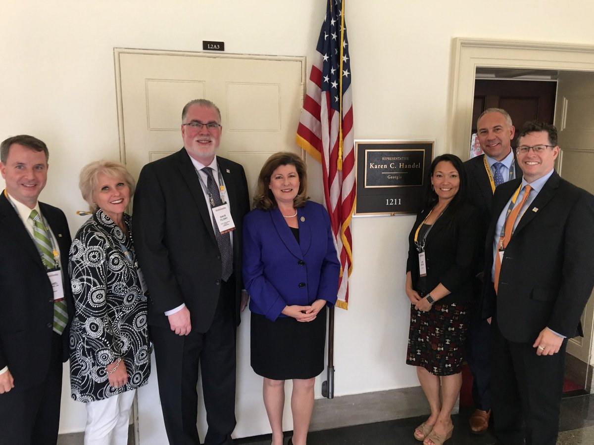 InsideTrackInc's tweet photo. We had a successful meeting with Congresswoman Karen Handel of Georgia during #ExhibitionsDay
#TheInsideTrackInc
#exhibitionsmeanbusiness #eventprofs @Exhibitionsmeanbiz@IAEE_HQ https://t.co/ToKneakxMp