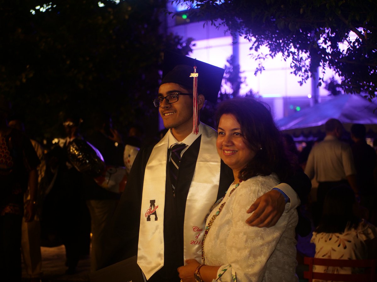 FortBendISD's tweet photo. Some photos from Austin High School's graduation are up on our Facebook page. Go check 'em out! #FBISDGraduation2018 @AustinhsB
https://t.co/J9kOfb3xxC https://t.co/ccTKfcLTDa