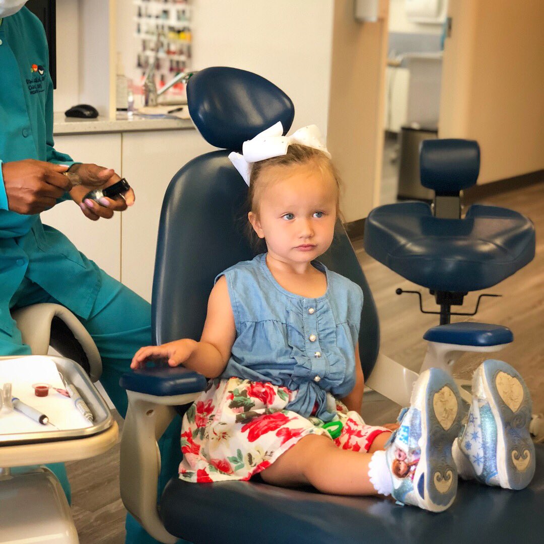 janjeffcoat's tweet photo. No tears or fears when baby girl  found out she got her first cavity.  She got her sweet tooth from her momma unfortunately.  Now we’re back in a couple of weeks for the filling 🤦🏽‍♀️ #6monthcheckup #firstcavity #dentistry #pediatricdentistry #stronggirl💪🏽 https://t.co/9CmTDhLzwe