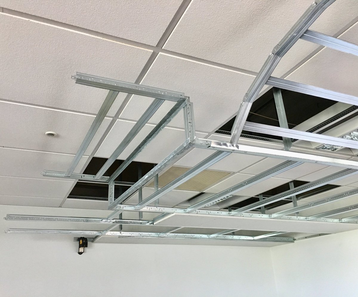 DGSMark's tweet photo. If you are in the Dagenham area and would like to check out the versatility of @ArmstrongCeilin #DrywallGridSystem why not pop into @encon_group and they can show you this mock up! Perimeter details, flat, stepped and faceted #DGS ideal for any #Drywall #Ceiling installation https://t.co/aRVImPoBCR