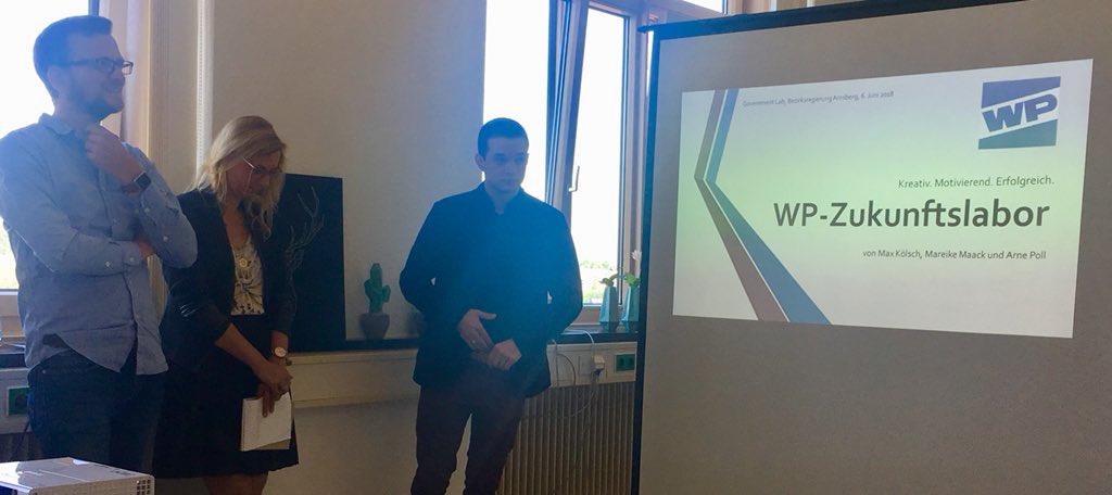 VogelArnsberg's tweet photo. „Wie machen es die anderen?“ Heute berichteten Redakteure aus dem und über das #Westfalenpost-#Zukunftslabor in der @BezRegArnsberg über neue Wege zu Innovationen im #Lokaljournalismus. Sehr anregend. Großen Dank. https://t.co/bBdbHnaRJ3