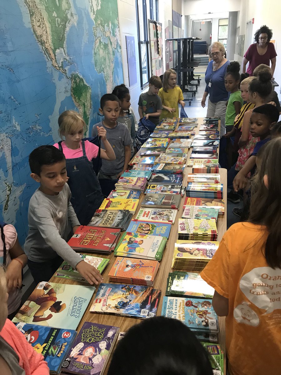 manateereads's tweet image. Our 2nd and 3rd grade readers were thrilled to select 3 MORE books in addition to their 5 from the Book Swap! Thank you @DurhamPublicSch for understanding the importance of summer reading! @ClubBlvdManatee  #nosummerslide #welovebooks