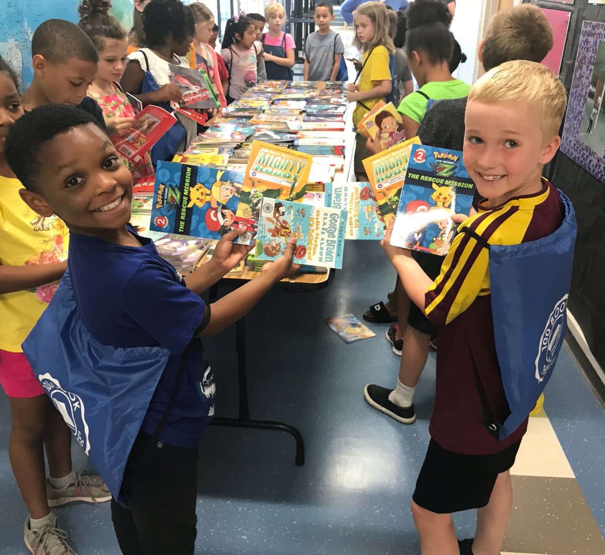 manateereads's tweet image. Our 2nd and 3rd grade readers were thrilled to select 3 MORE books in addition to their 5 from the Book Swap! Thank you @DurhamPublicSch for understanding the importance of summer reading! @ClubBlvdManatee  #nosummerslide #welovebooks
