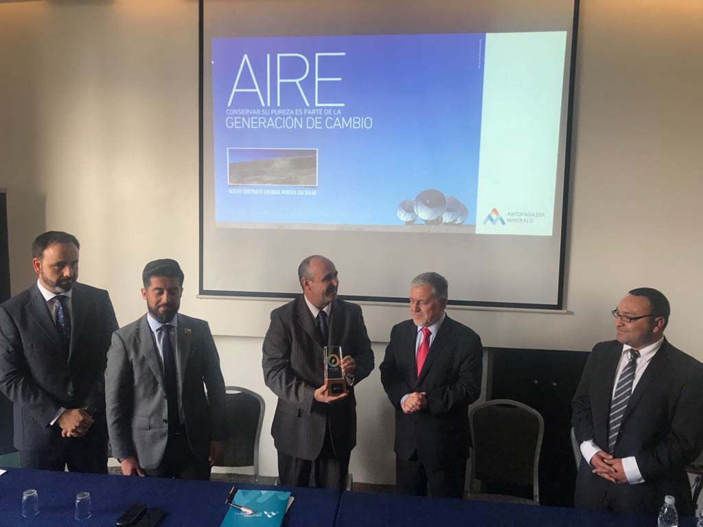 ⚠ 📣 ¡Gran noticia! Aquí estamos, firmando un nuevo contrato de abastecimiento de energía 100% renovable 💧☀🌬 para #minerazaldivar, la primera operación chilena de <a href="/aminerals/">Antofagasta Minerals</a> en recibir suministro de energía limpia, ¡Felicitaciones! 👏🏻 #SomosEnergíasLimpias