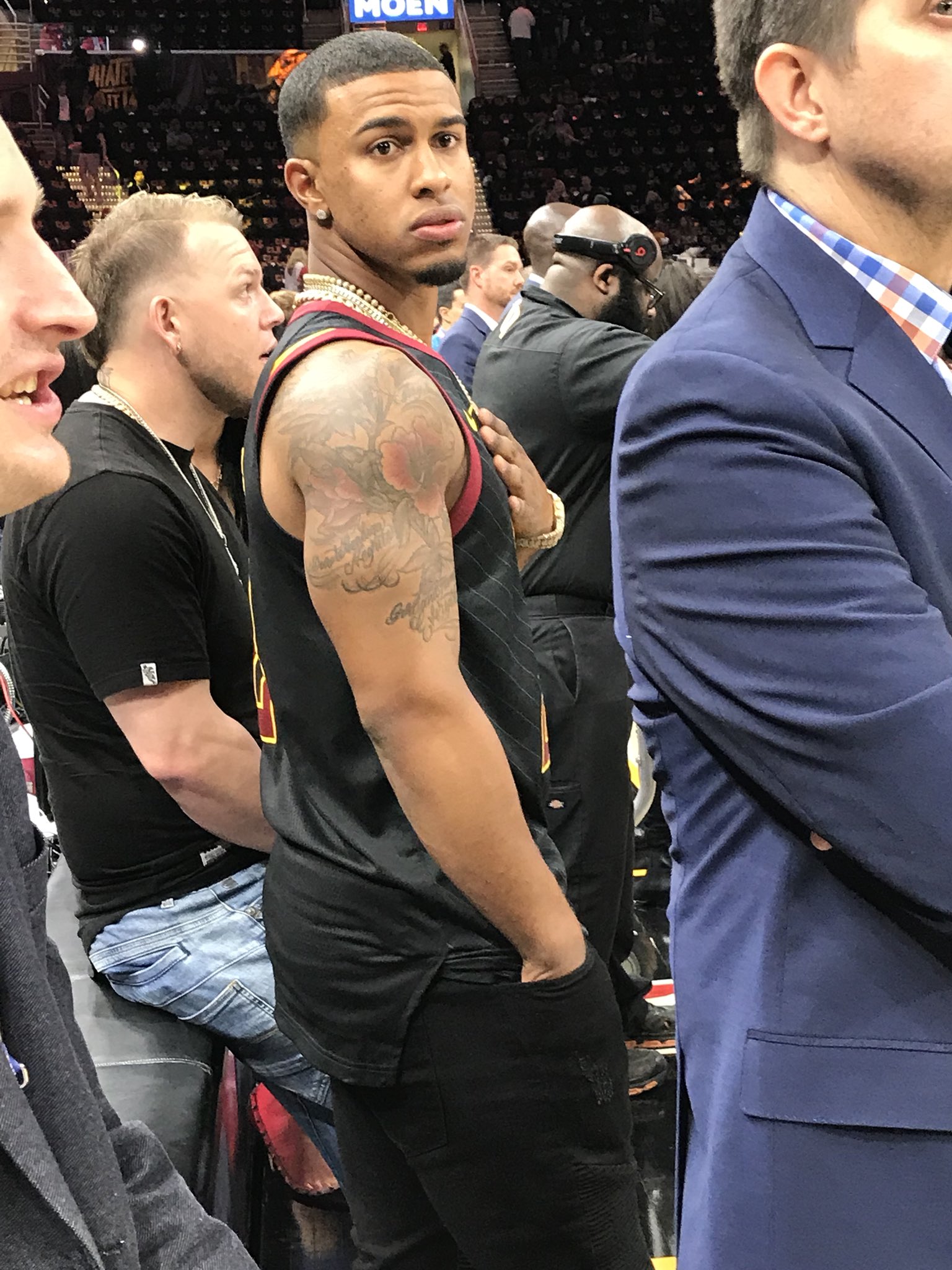 Ben Axelrod on X: Francisco Lindor in the house, with a lot going on with  his hair #3Cavs  / X