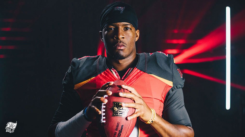 Buccaneers's tweet photo. A little behind-the-scenes action from our latest shoot. 🎥🎬🔥

#GoBucs☠️ https://t.co/iWNrZneBZt