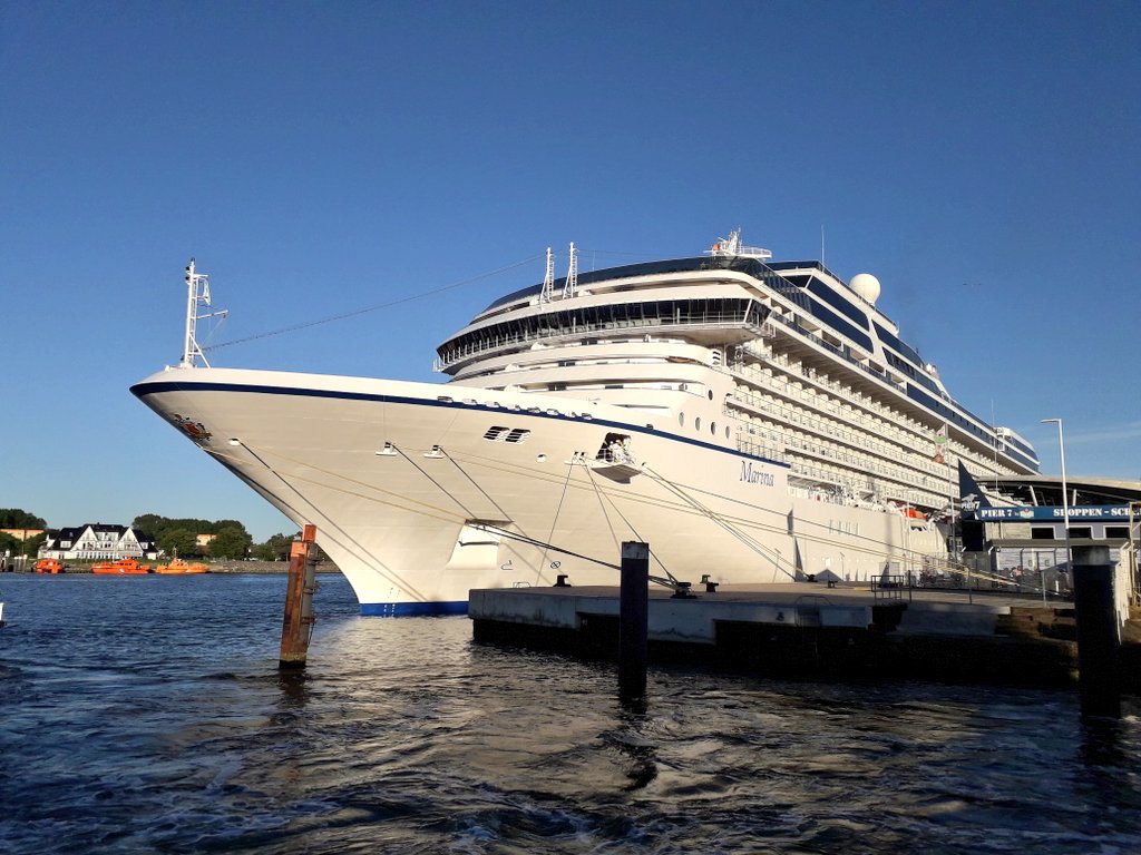 anje_ha's tweet photo. @OceaniaCruises | #Marina in #Warnemünde 💕🇩🇪 https://t.co/H4tR2lnZ3f
