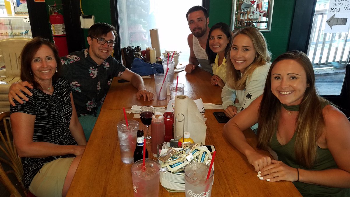 EmptyNestTour's tweet photo. The #EmptyNestTour made a stop in Gulf Shores with #MamaHen and all the chicks in tow. I forgot how much $$ we used to spend on chick feed. Sleep. Eat. Beach. Drink. Repeat. The good life. Back to the grind to fund future chick travel and feed. #4Divas #WeAreOutNumbered https://t.co/2tFMlHARN9