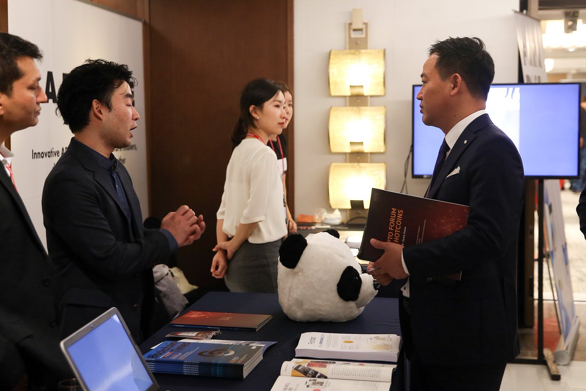 DConferenceIO's tweet photo. Crypto Forum Participants engaging and networking at exhibition booth organized by @HotcoinAI! #CryptoForum #Hotcoin https://t.co/hwHk5RpmPw