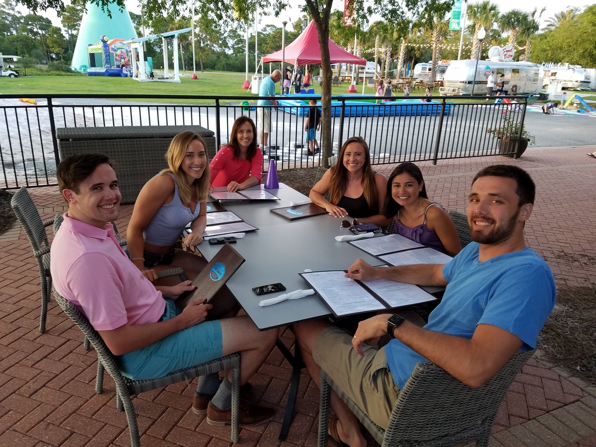 EmptyNestTour's tweet photo. The #EmptyNestTour made a stop in Gulf Shores with #MamaHen and all the chicks in tow. I forgot how much $$ we used to spend on chick feed. Sleep. Eat. Beach. Drink. Repeat. The good life. Back to the grind to fund future chick travel and feed. #4Divas #WeAreOutNumbered https://t.co/2tFMlHARN9