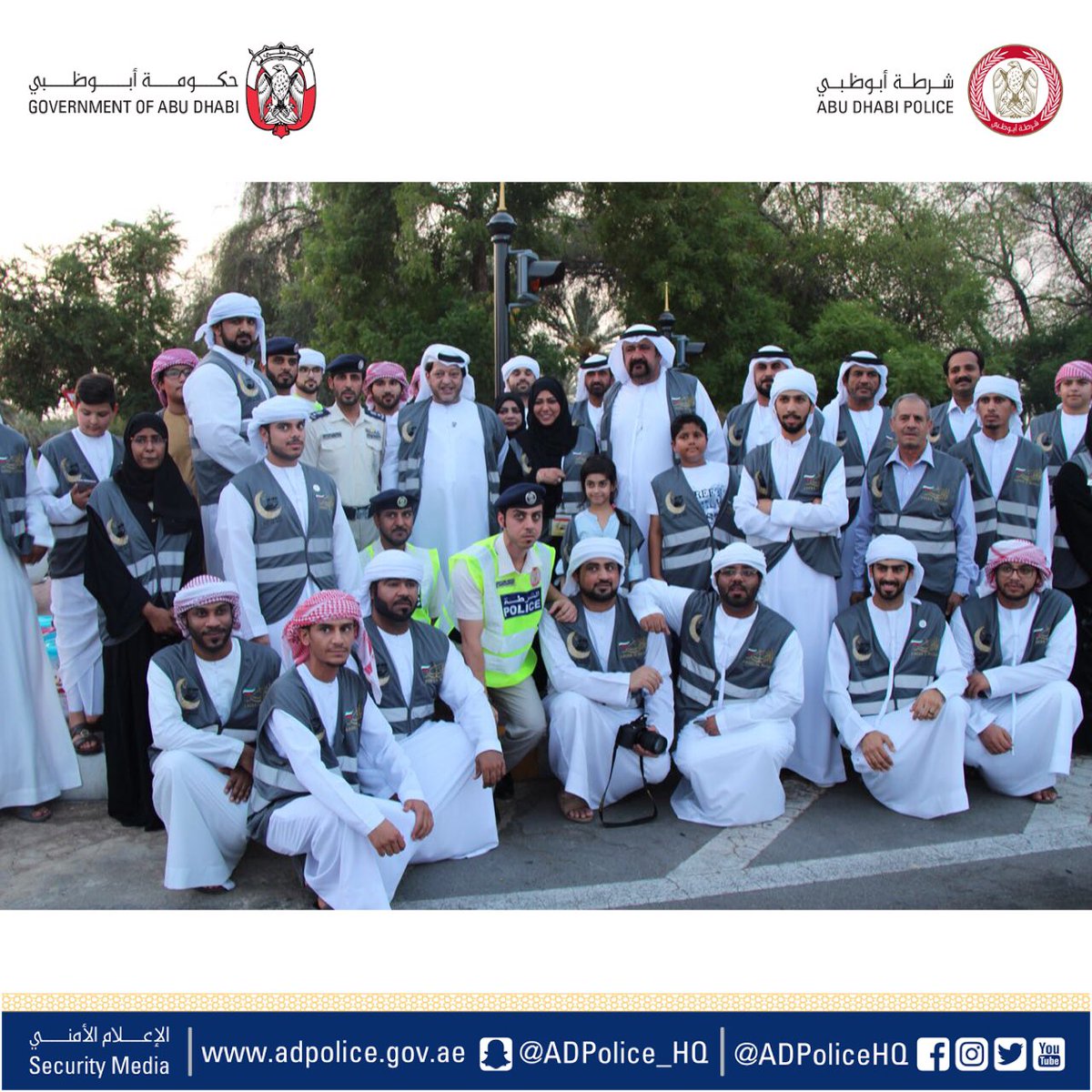 ADPoliceHQ's tweet photo. أشاد بجهود #شرطة_أبوظبي .. سعيد بن طحنون يوزع وجبات الإفطار على السائقين في العين

@absher_uae https://t.co/YMEitaHpj8