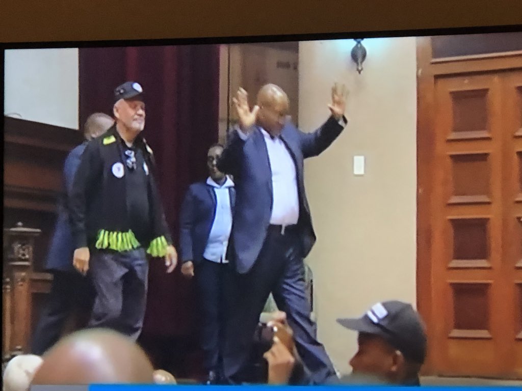 That_TT_'s tweet photo. I wish I had a friend who is as loyal as  Carl Niehaus to pres Jacob Zuma! Friendship goals https://t.co/x4c16MTj09