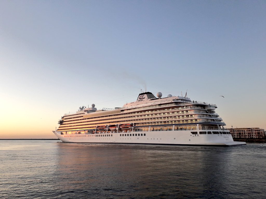 anje_ha's tweet photo. @VikingCruisesUK | #VikingSea in #Warnemünde 💕🇩🇪 https://t.co/rwCc7adDEy