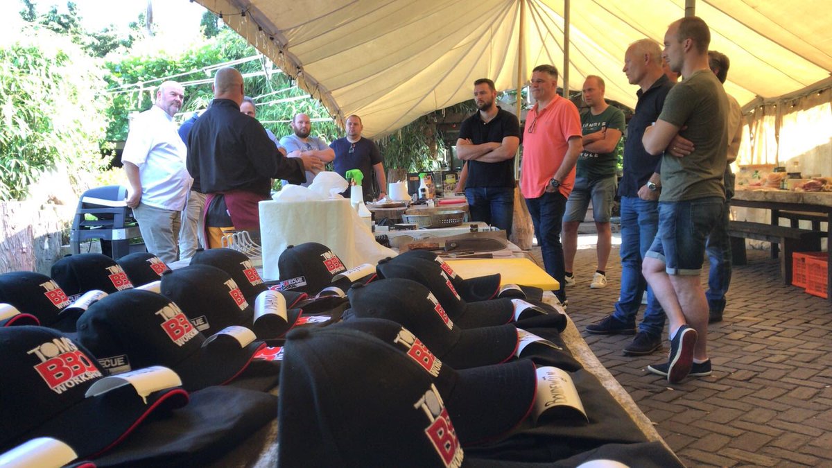 Vandaag was de Toms BBQ ♨️Workshop weer een mooi geslaagd event met Ed en Rene mooie uitleg tips and tricks voor de BBQ fanaat. 🥩🔥
Tot over 2 weken de volgende.
Of wil jij ook? 👍👊🏼
Zie link hieronder:
barbequeshop.nl/zoeken/Workshop