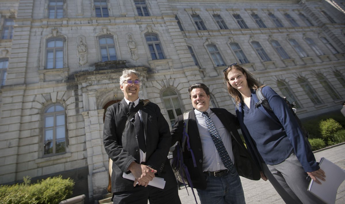 Les représentants du <a href="/STIPLaPresse/">STIP</a> @Charles__Cote <a href="/epchampagne/">EP Champagne</a> et <a href="/janiegosselin/">Janie Gosselin</a> ont participé aujourd'hui à la Commission parlementaire sur le projet de loi 400 qui permettrait à <a href="/LP_LaPresse/">La Presse</a> d'être cédée à une fiducie d'utilité sociale.