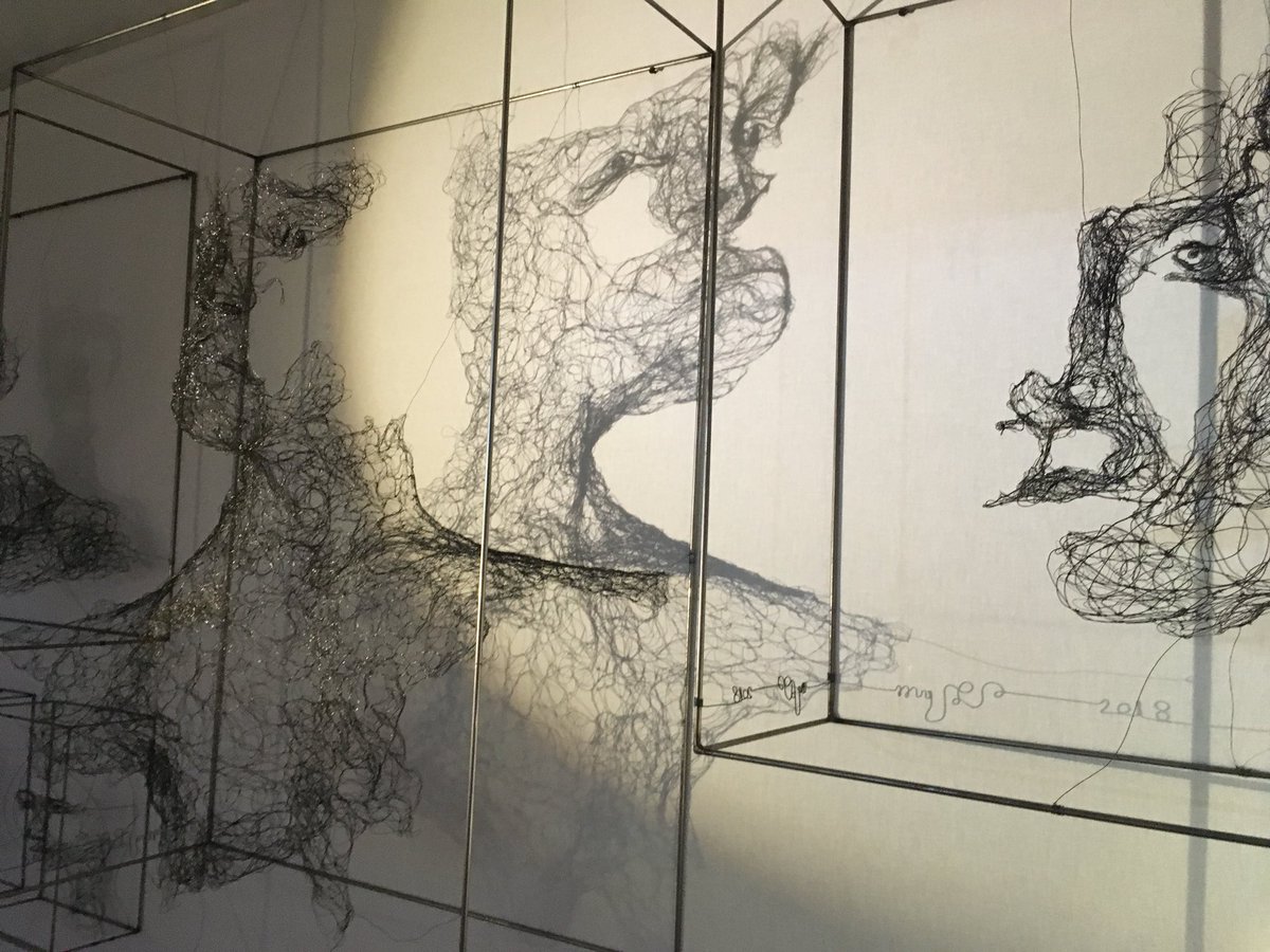 NDPL13's tweet image. Coup de cœur !
Myriam Louvel
Dessin au fil de fer noirci plein de finesse, de légèreté et de profondeur #sculpture #dessin #fildefer #visage  #ombre #lumière 

@myriamlouvel 
@SMARTAIX @aixmaville @IGersFrance