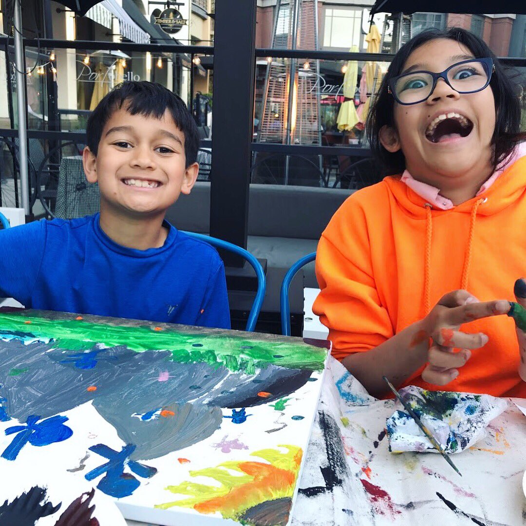 ProjectCATA's tweet photo. Happy faces at Open Paint last month! Join us again TOMORROW from 5-8pm at Cyclismo Cafe! We can’t wait! RSVP on Eventbrite.
#familyfuntime #openpaintrwc #rwcevents #rwcdowntown #community #nonprofit #supportlocalart https://t.co/RgX0BlKwWx