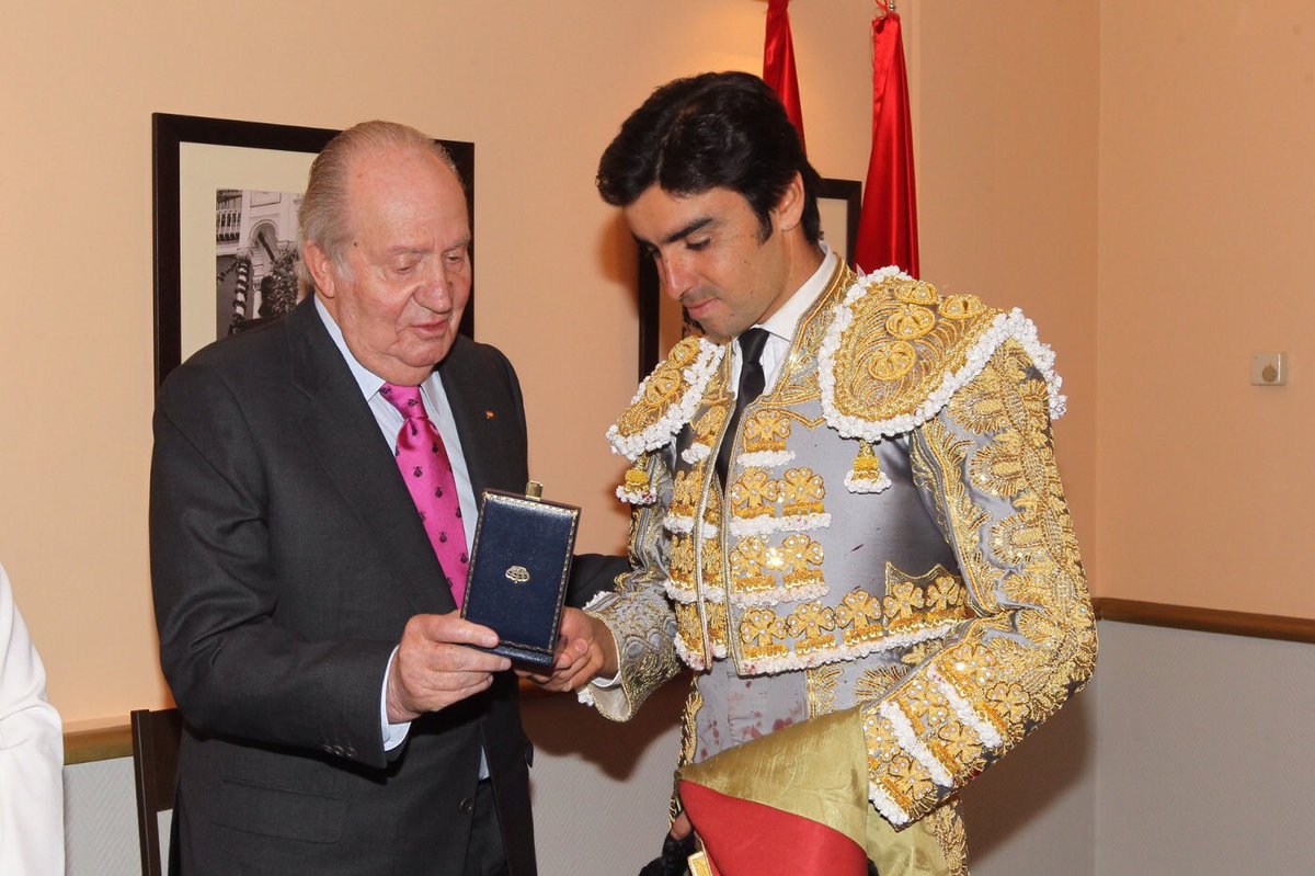 InfoMAPerera's tweet photo. 🎙”A don Juan Carlos le queremos mucho la gente del #toro porque nos ofrece un apoyo firme y fundamental”, #Perera en @toros @CasaReal https://t.co/K5aDIbKrsv