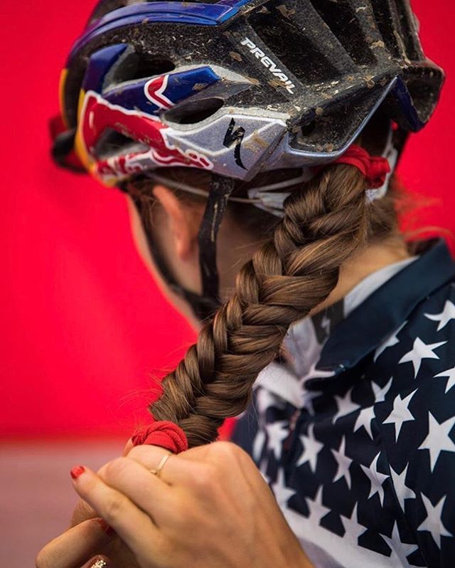 specialized_ca's tweet photo. Success is in the details ✨🙌🏼 #braidgamestrong #sparklewatts #rituals #raceready | Rider: @kateplusfate | Photo: @michalcervenyphoto 📸 https://t.co/HuTHVfdEAX https://t.co/dmRuqKiHGR