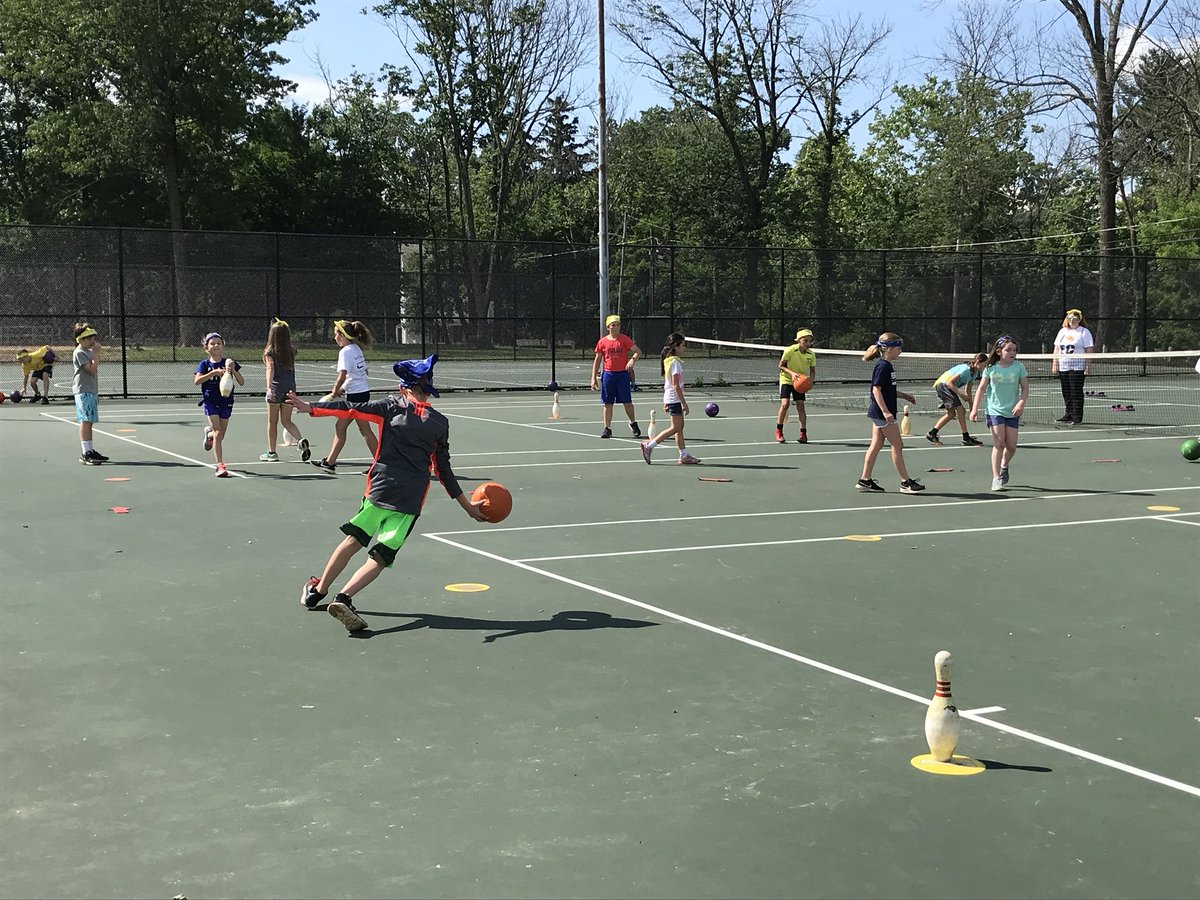 PeggyKoenig's tweet photo. Perfect day for 4th grade field day! Thank you, @ckwprice4 and @patricewalker7 for your amazing planning and thanks to all our parent volunteers! @Hillcrest_BCPS https://t.co/qEbuYUhDrA