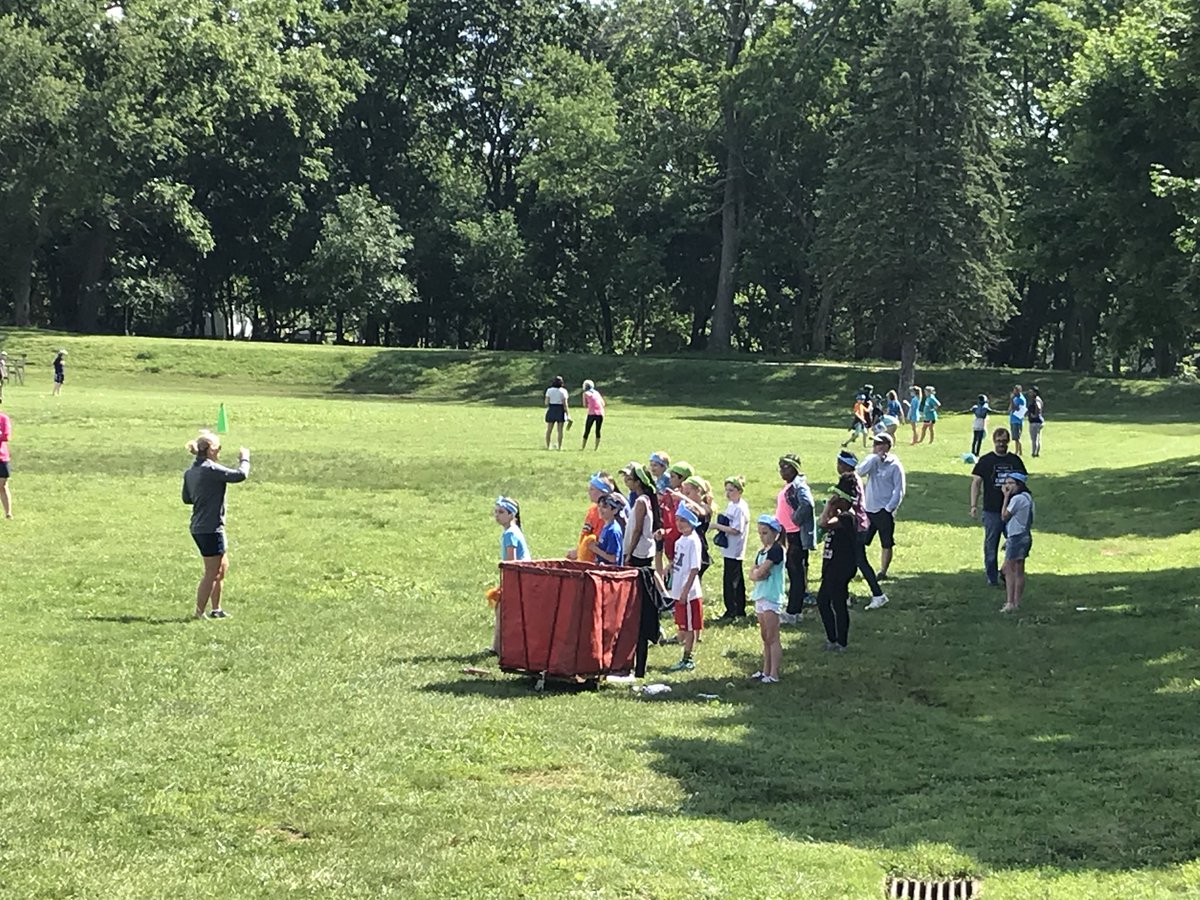 PeggyKoenig's tweet photo. Perfect day for 4th grade field day! Thank you, @ckwprice4 and @patricewalker7 for your amazing planning and thanks to all our parent volunteers! @Hillcrest_BCPS https://t.co/qEbuYUhDrA