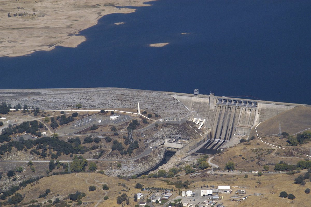 usbr's tweet photo. This week, we're highlighting Folsom Dam, located in California, for our Dam of the Week. To learn more about Folsom Dam, visit: https://t.co/Rtr0fDkgMd #California #Water #DamOfTheWeek #CAwater #Monday https://t.co/kr3upblp20
