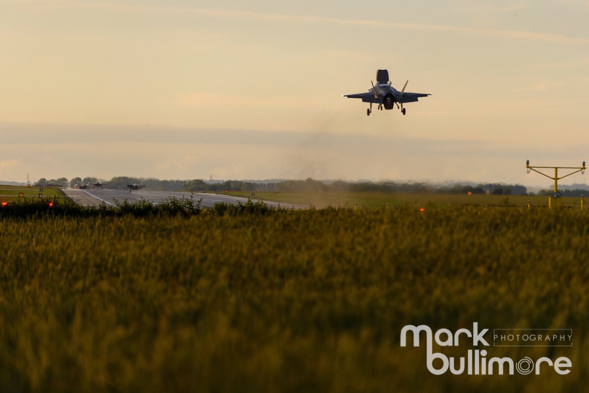 MBPhotographic's tweet image. F-35 Lighting II arrives at RAF Marham this evening #f35lightning2 #rafmarham #comingintoland #nikond800