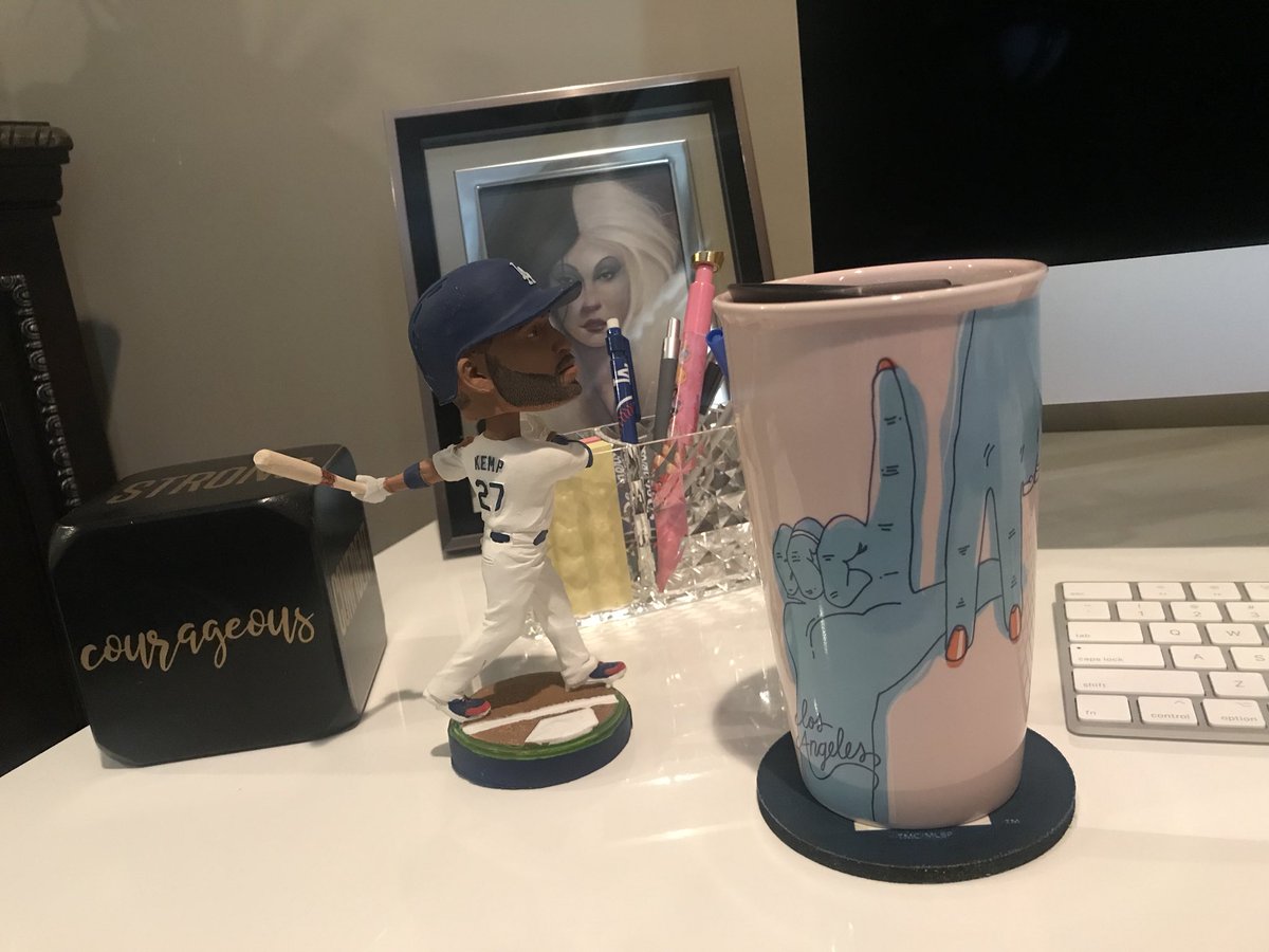 MsStephaniexoxo's tweet photo. Finally finished my office space & now mid-day cafecito with Matty! ๐ฅ๐โ๏ธ๐ #NLPlayerOfTheWeek #BleedBlueTingz #dodgersโ โ โ โ @TheRealMattKemp https://t.co/2jm49ovwLp