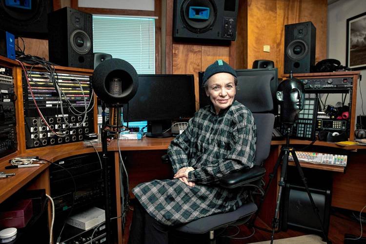 CDBaby's tweet image. "It's good to take a longer view and think, What would I really like to do if I had no limitations whatsoever?"- Laurie Anderson 

#wcw #WednesdayWisdom #DIYmusician #laurieanderson #inspirationalquote #inspirationalwomen #WomenCrushWednesday #womencrushforever #experimentalmusic