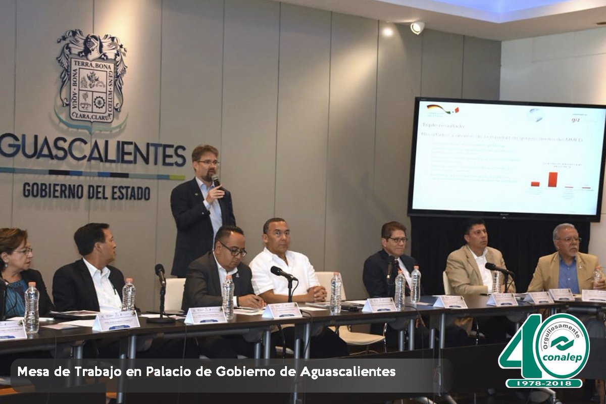 CONALEP_Mex's tweet photo. Se realizó la Mesa de Trabajo en Palacio del @GobAgs, con el fin de dar a conocer el quehacer del #CONALEP en el tema del Modelo Mexicano de Formación Dual #MMDF #OrgullosamenteCONALEP https://t.co/2LwtrSbh1I