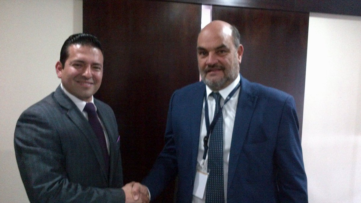 FernandoCIEEPI's tweet image. El Presidente del @CIEEPI, Ing. @LuisFerSalinas presentó al Viceministro de @EnergiaEc Ing. Mauro Intriago, las propuestas del gremio para el desarrollo del sector eléctrico, a la vez intercambiaron ideas y se comprometieron impulsar un plan de capacitación.