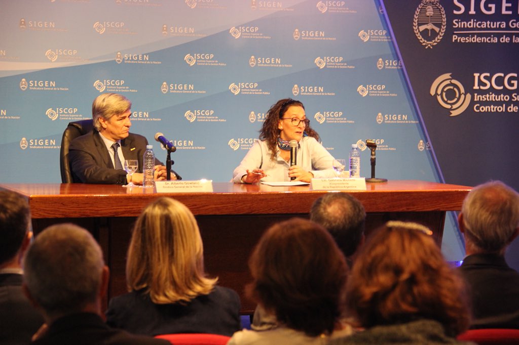 AlbertoGowland's tweet photo. Gracias Gabriela por acompañarnos en la 2° jornada de reuniones con Auditores Internos. Un honor. @sigenarg #integridad #transparencia https://t.co/X9AL4W9SCk