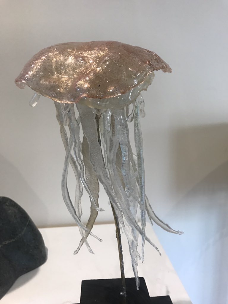 linlou5555's tweet photo. Today I collected Mr Jelly... Beautiful glass art by Helen Dyne .. #glassart #jellyfish https://t.co/1GT0TrUu3u