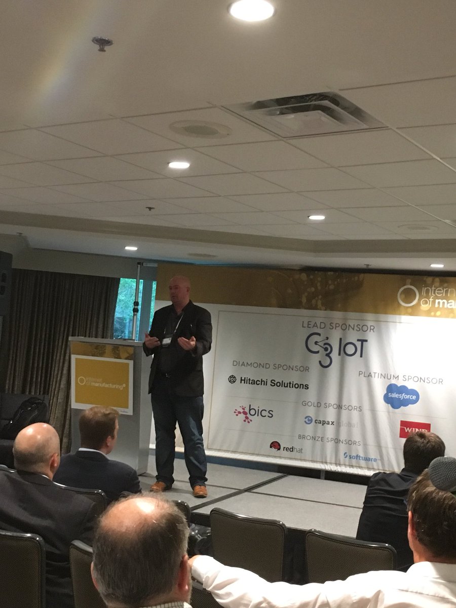 MWBigDataHub's tweet photo. Jim Barkley (Ekta, MBDH SC) leading Roundtable discussion on Blockchain in Manufacturing #IoTMan @CosmicTourist https://t.co/IPglScLX3o
