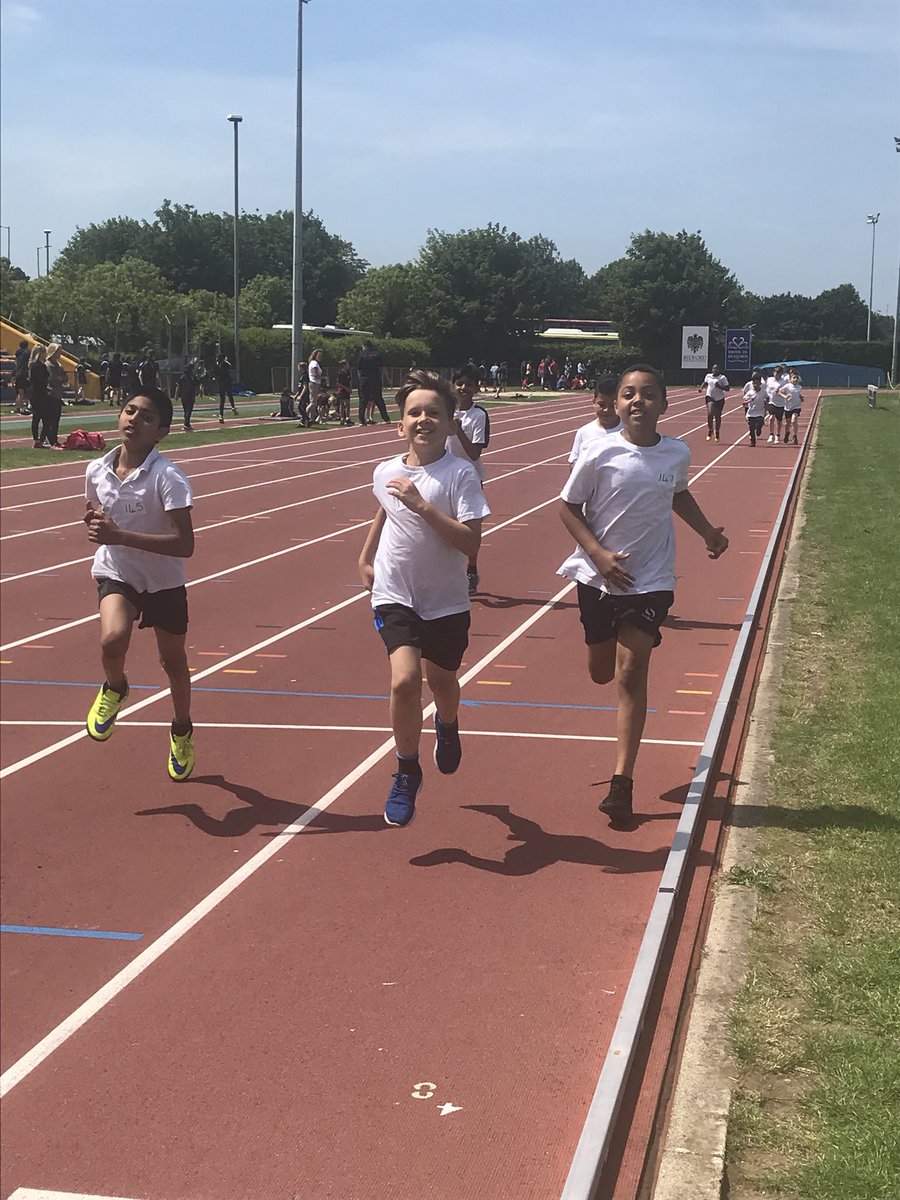 BedfordSSPs's tweet photo. 400+ pupils competed in our Yr 5/6 quad kids athletics. 👍 to every1 who competed. Brilliant job done by the @BFS_sport & @SharnbrookPE Sports Leaders as usual. Results: AM~🥇&🥉@LincroftSport 🥈@GoldingtonAcad PM~🥇@RushmoorSchool & @StAndrewsBeds 🥈Riseley. 🥉@BrickhillSchool https://t.co/7NkSTzGQqL
