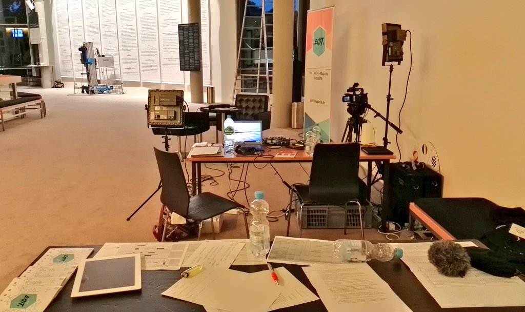 beaguenz's tweet photo. Unser “Newsroom“ im @SchauspielS. Hier koordiniere und übertrage ich die Live-Interviews für das @edit_magazin. Morgen geht's weiter. https://t.co/KlpnOLt4ft