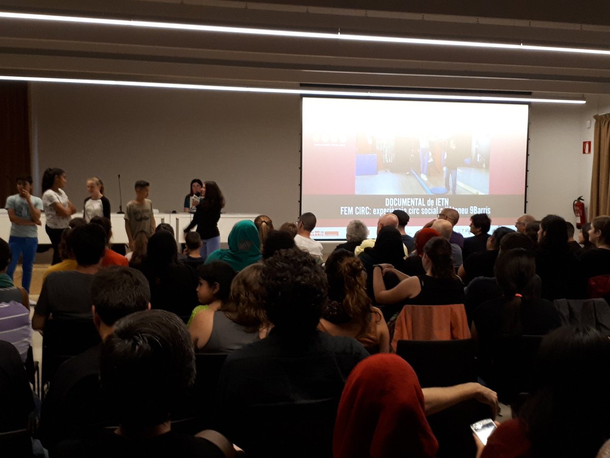 ietrinitatnova's tweet photo. Hem presentat els nostres doc's de circ i Trinitat Nova fets pels alumnes de 1r d'Eso
Amb veïns, famílies, amics i els millors percussionistes de la Trini @bibtnbcn al @CasalSomlaPera Emoció i reconeixement compartit. @ateneu9b @abaoaqu_ @Xindogu 
@Bcn_NouBarris @consorciedubcn https://t.co/ZTxE7fnLn5
