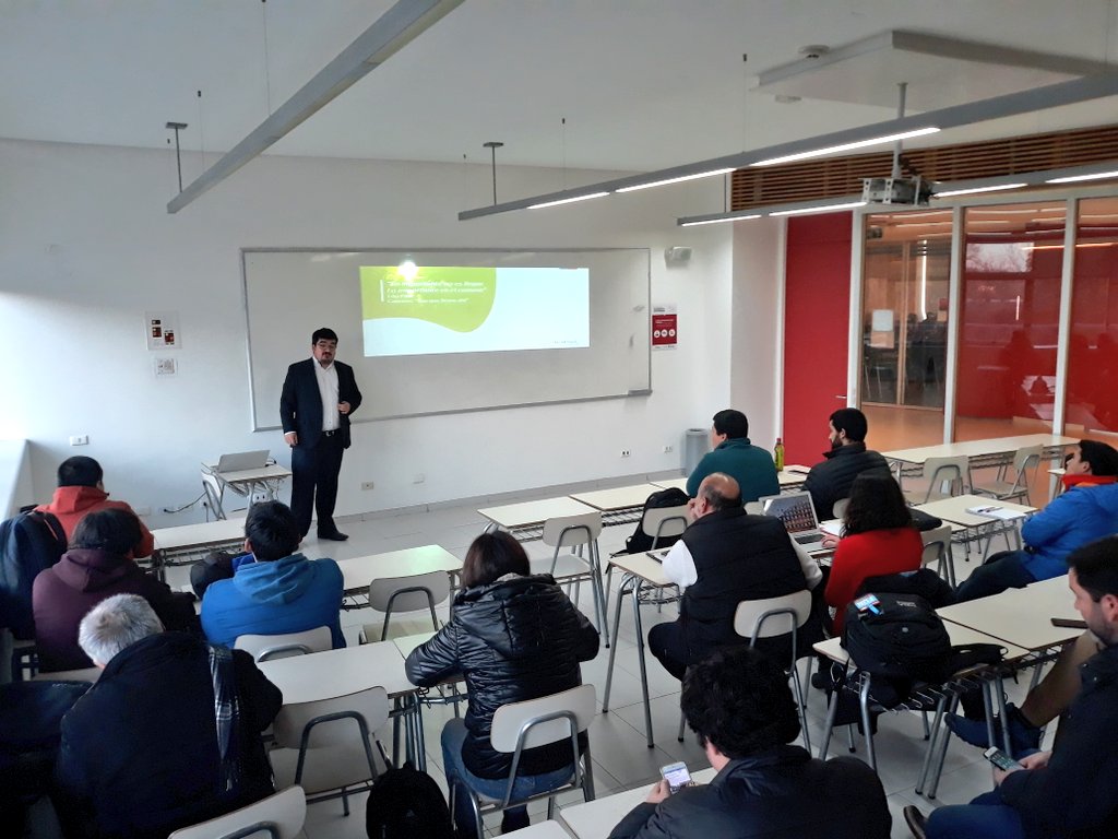 jorgesanhuezaas's tweet photo. En @Inacap #LosÁngeles #Biobio Felipe Díaz del #HubDigital de @everis_latam habla sobre #Innovación y Emilio Hernández, ejecutivo de @INCUBAUDEC, hace difusión de convocatoria #SSAF #LevelUpAcelera de #IncubaUdeC https://t.co/a6D73cDd4v