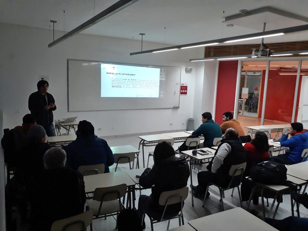jorgesanhuezaas's tweet photo. En @Inacap #LosÁngeles #Biobio Felipe Díaz del #HubDigital de @everis_latam habla sobre #Innovación y Emilio Hernández, ejecutivo de @INCUBAUDEC, hace difusión de convocatoria #SSAF #LevelUpAcelera de #IncubaUdeC https://t.co/a6D73cDd4v