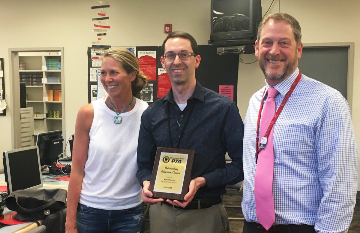 MSHS_wildcats's tweet photo. Congratulations to MSHS Computer Science teacher Kyle Warren who was presented with the 2018 Outstanding Educator of the Year Award by the MSHS PTSA.  Thank you to Kyle for his never-ending dedication to our students! https://t.co/tigzAh8PHM