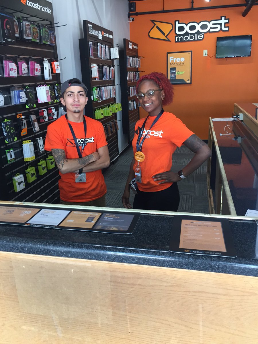 Brandee &amp; Chris at STL MOBILE on S. Grand ready and fully trained on the pre-owned iPhone 6s promotion! #DCICares
