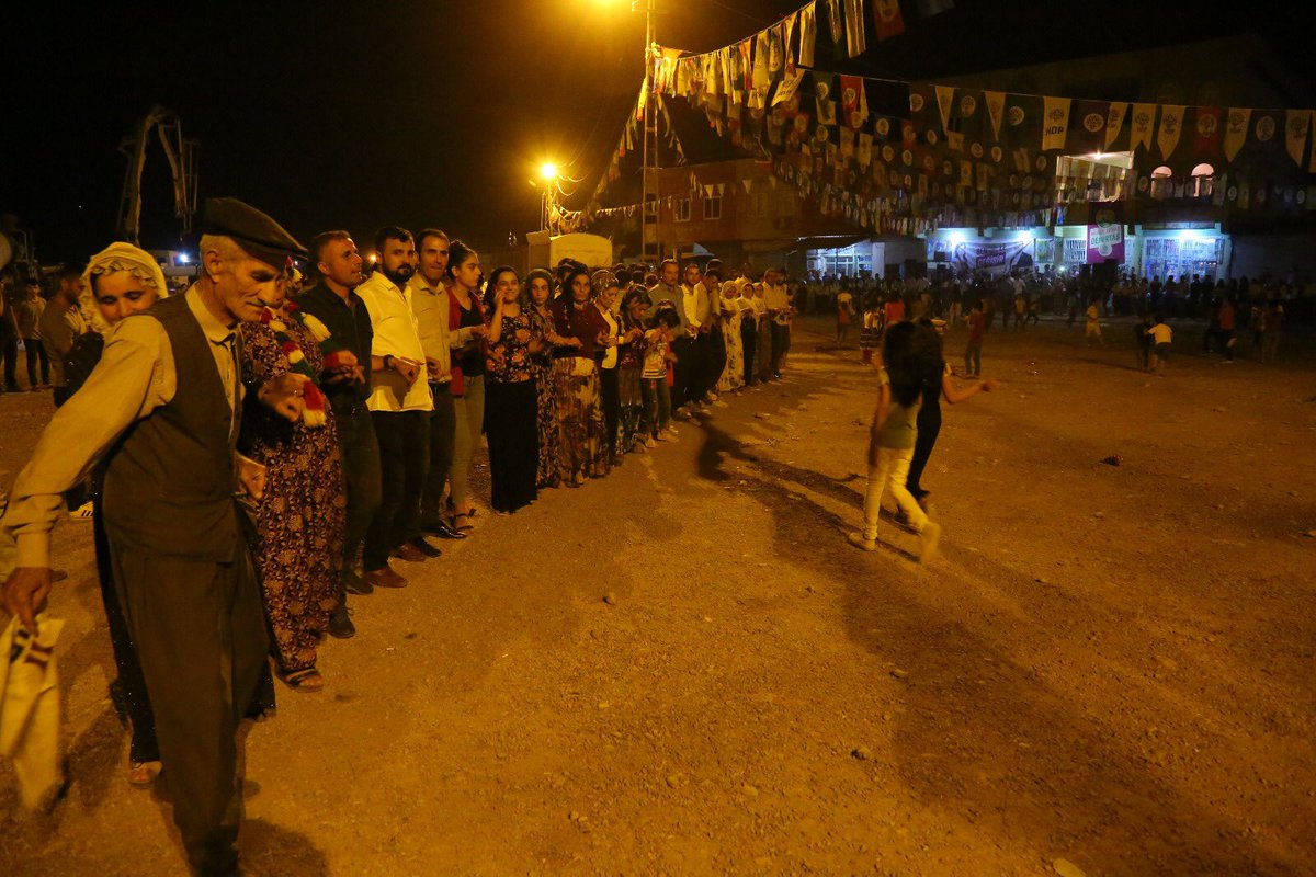 demsirnak's tweet photo. Va ye Botan, Warê Pêşengên Doza Bilind. Ji dîmenen bûroya hilbijartîne â #slopya https://t.co/2chMBkLiq1