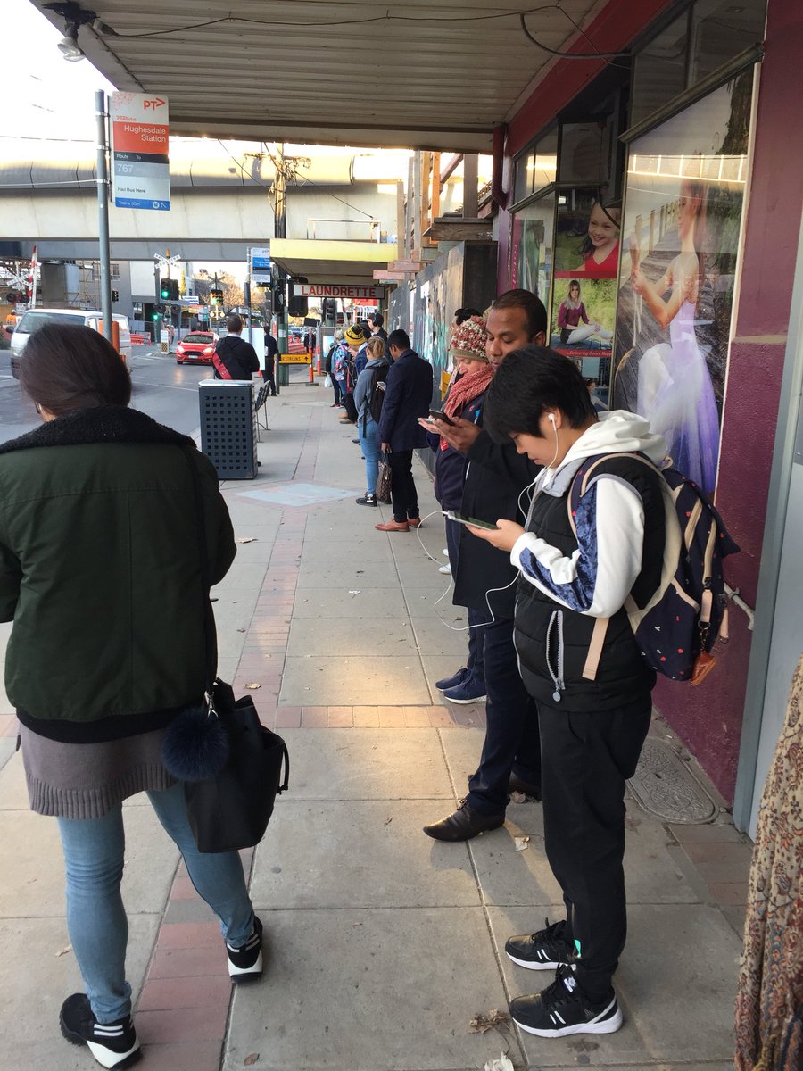 EdwinPatterson's tweet photo. @metro trains Long line now at #hughesdale. No replacement busses yet https://t.co/11OGDyzCTF
