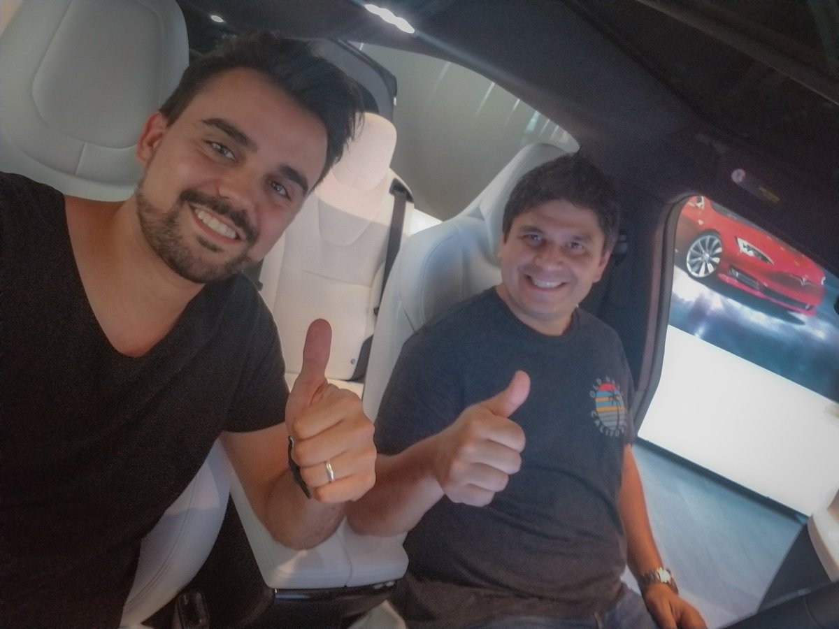 Disfrutando con la familia la visita de Ema y Yani. Unos capo! #team #Jesus #GodIsGood #Tesla