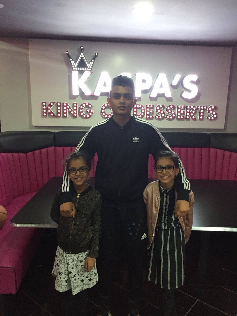 AliAkbarJavid's tweet image. Night mission to @kaspasdesserts Bolton with my nieces Husna and Aliyah 🤙🏼 #aliajr #family #ramadan