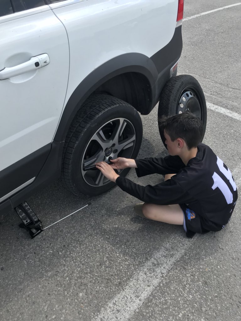 jskadamsPhD's tweet photo. Never to early to learn how to change a flat. #learnbydoing #handsonED #LEARNINGTHEHARDWAY https://t.co/SHlG9Sg2Mq