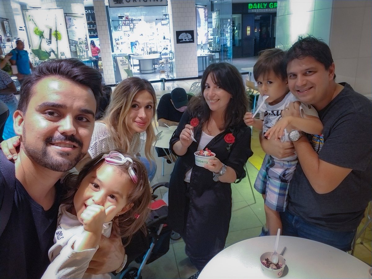 La patota de shopping. Disfrutando con familia! Dios es bueno! #Familia #equipo #Jesus