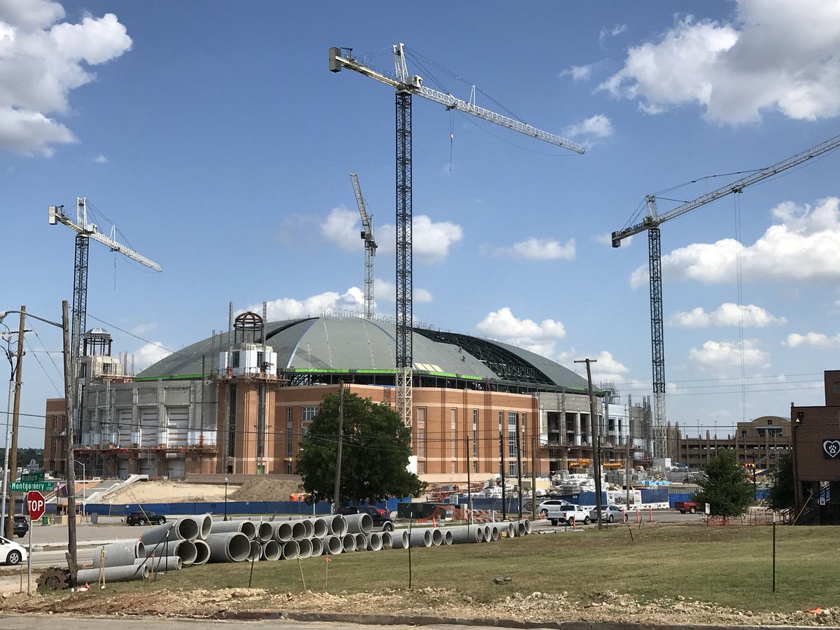 ScottGordonDFW's tweet photo. The roof is almost up on @DickiesArena and it's really taking shape. AT 6: A peek at what it looks like inside.  @NBCDFW https://t.co/olkUM94t5h